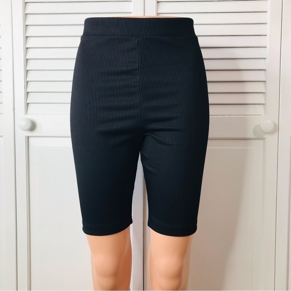 DIVIDED Black Ribbed Bike Shorts Size Medium